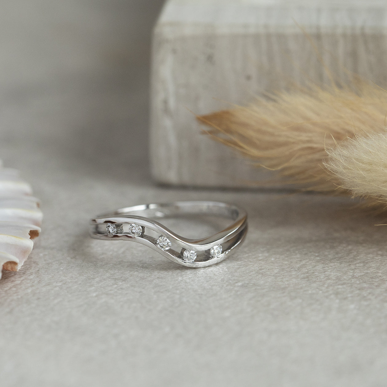 White gold ring with diamond 14 karat