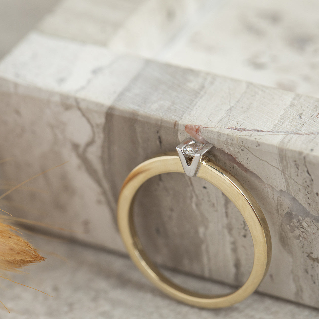 Gold solitaire ring with diamond 14 kt* new