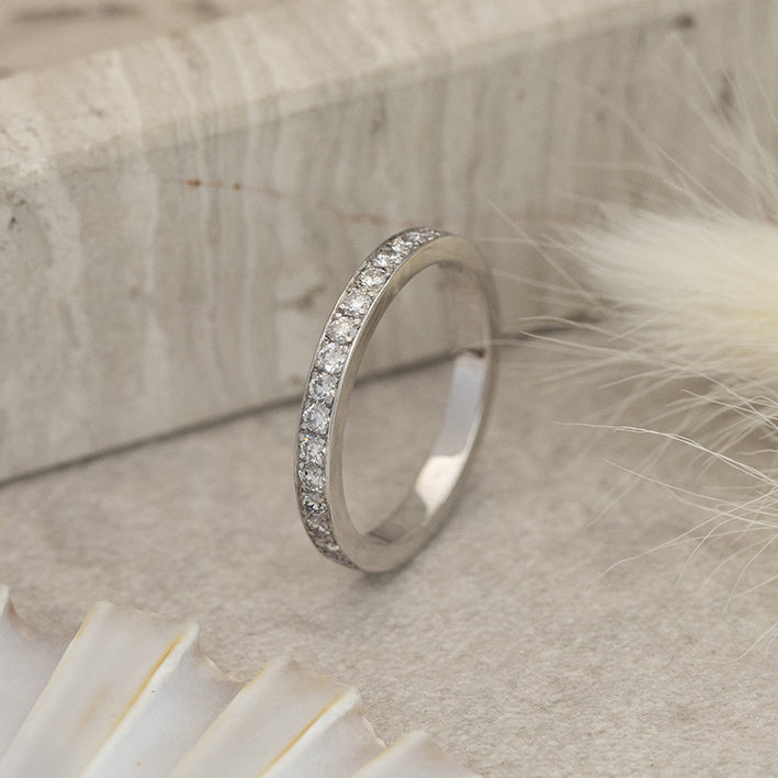 White gold alliance ring with diamond 18 karat