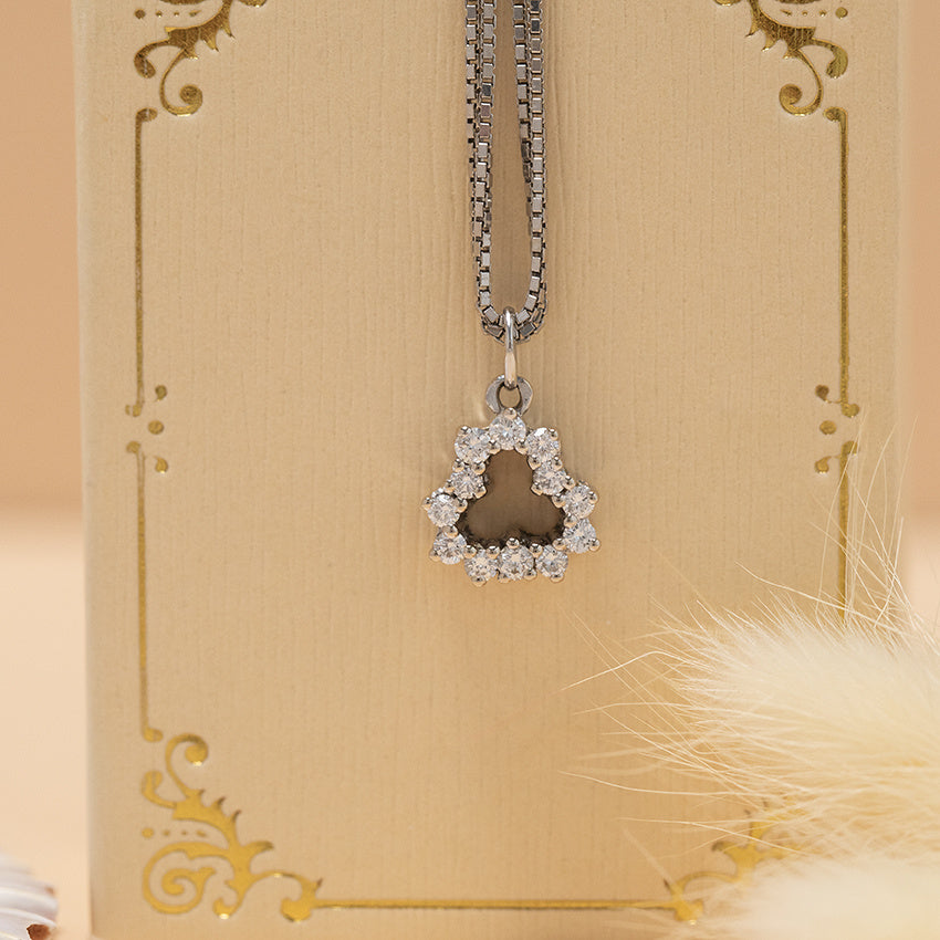 White gold pendant with diamond 18 karat