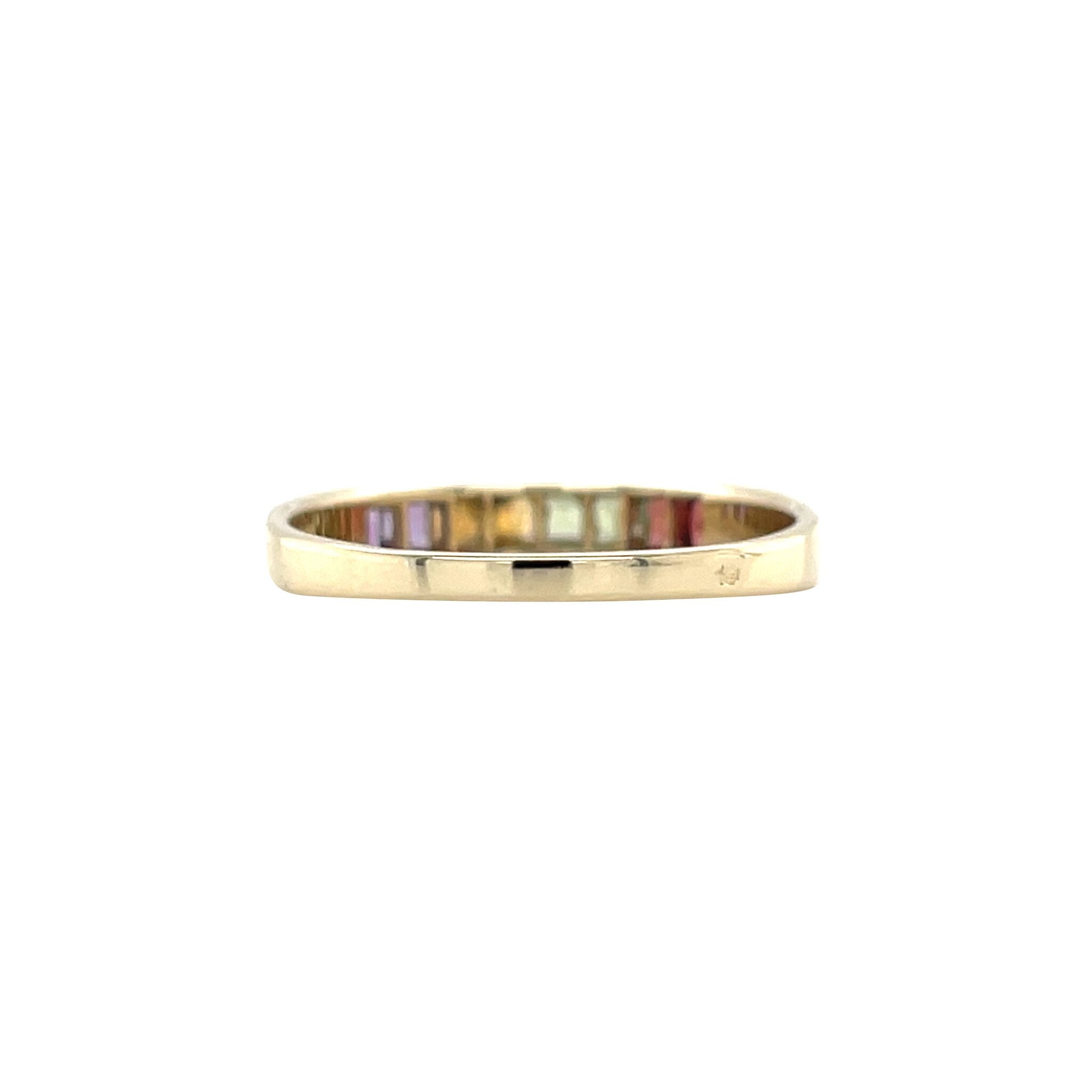 Gold ring with colored stone 14 karat