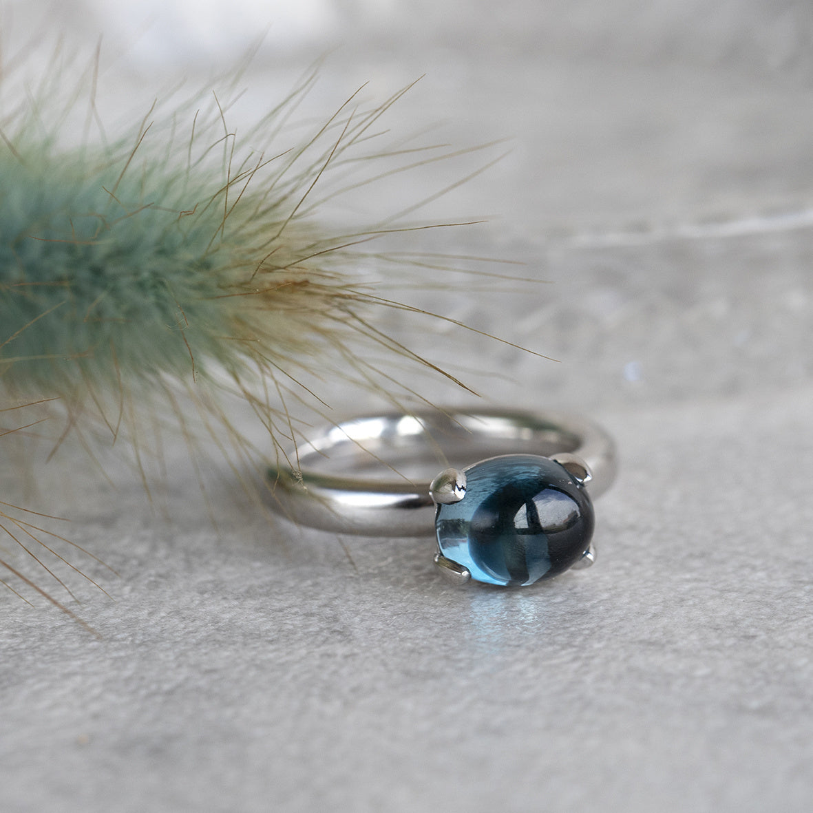 White gold Bron Jewelry ring Catch 14 kt