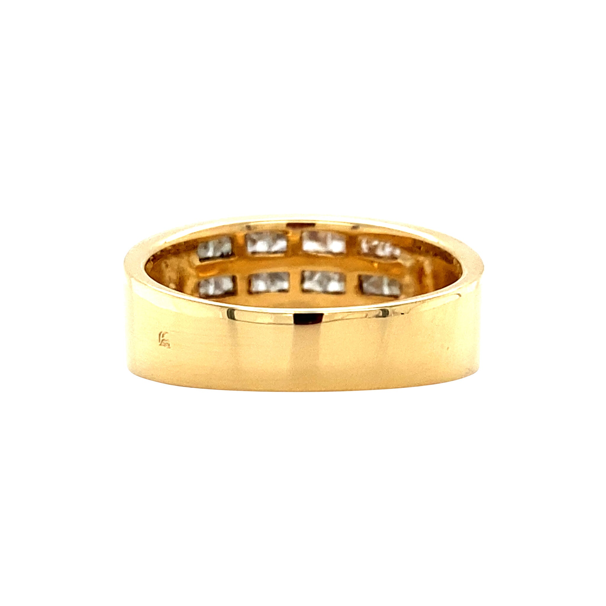Gold ring with princess-cut diamond 18 karat