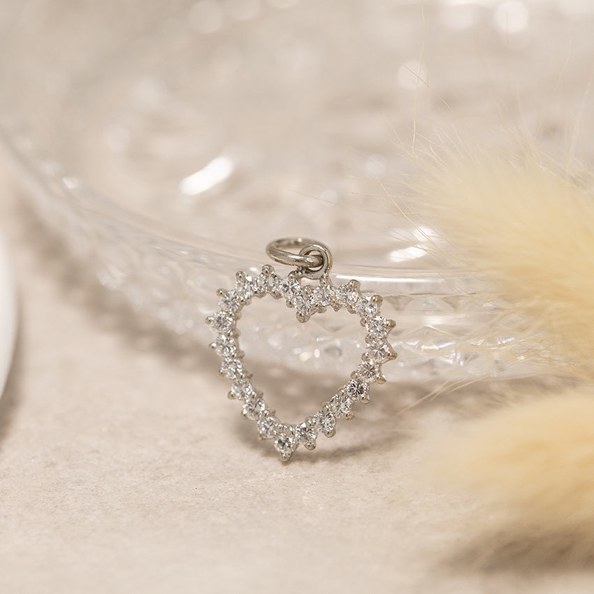 White gold heart pendant with diamond 18 karat