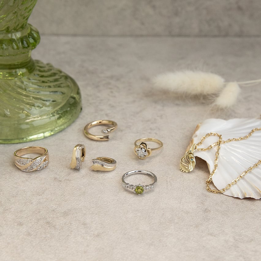 Gold pendant with (colored) diamond 14 karat