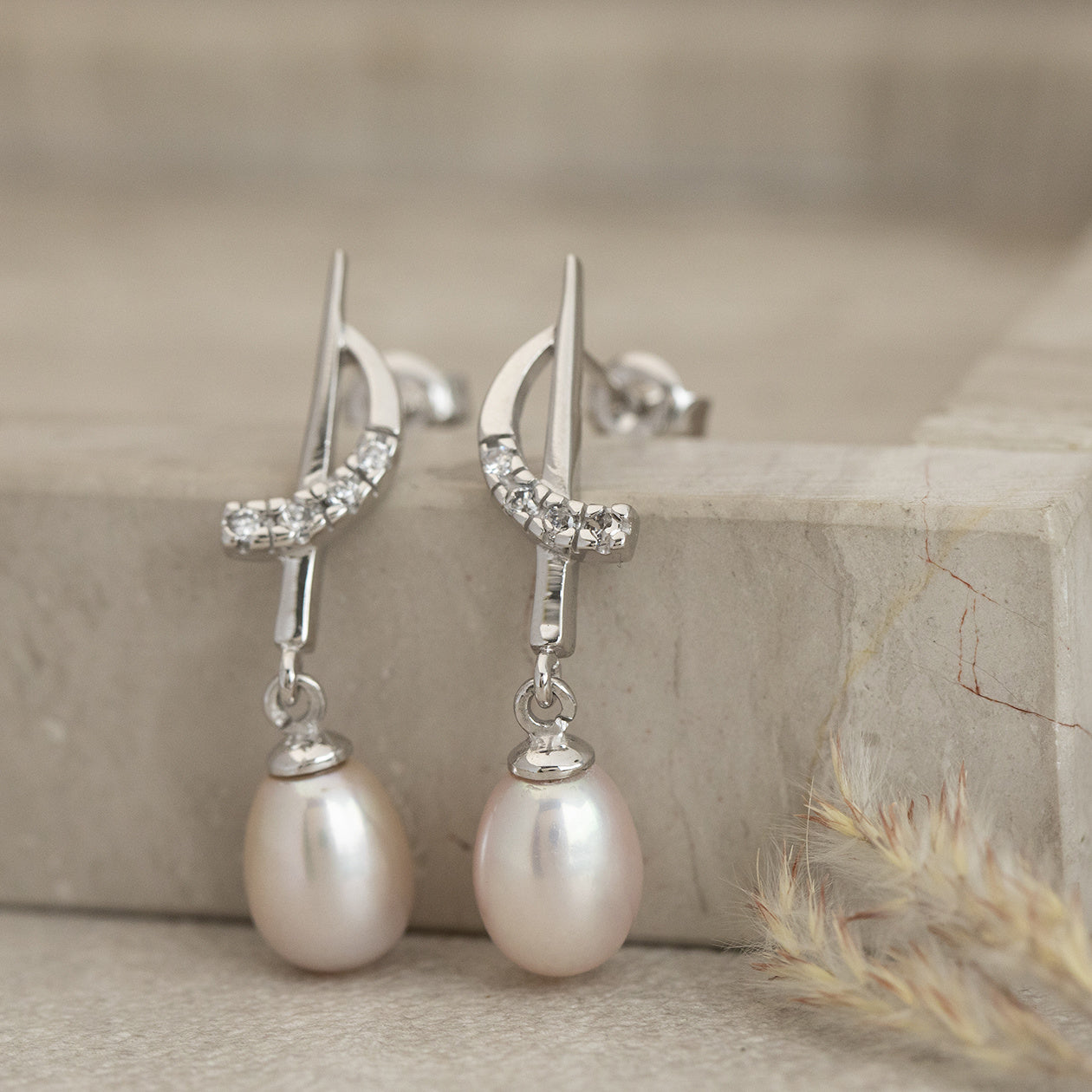 White gold stud earrings with pearl and zirconia 14 kt