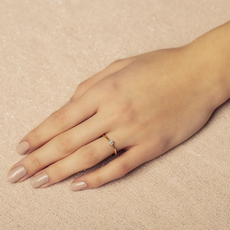 Gold solitaire ring with diamond 14 kt