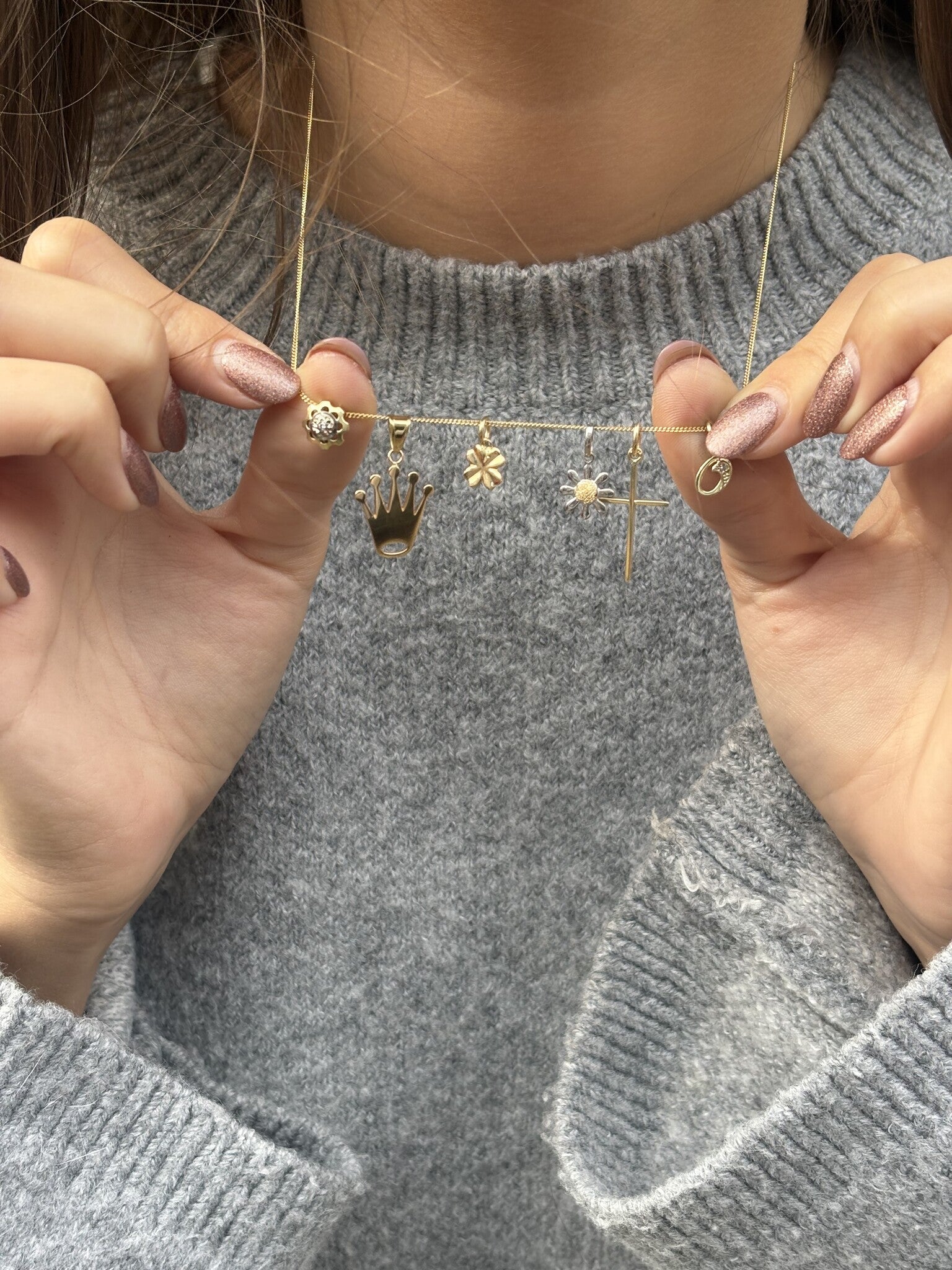 Bicolour gold flower pendant 18 karat