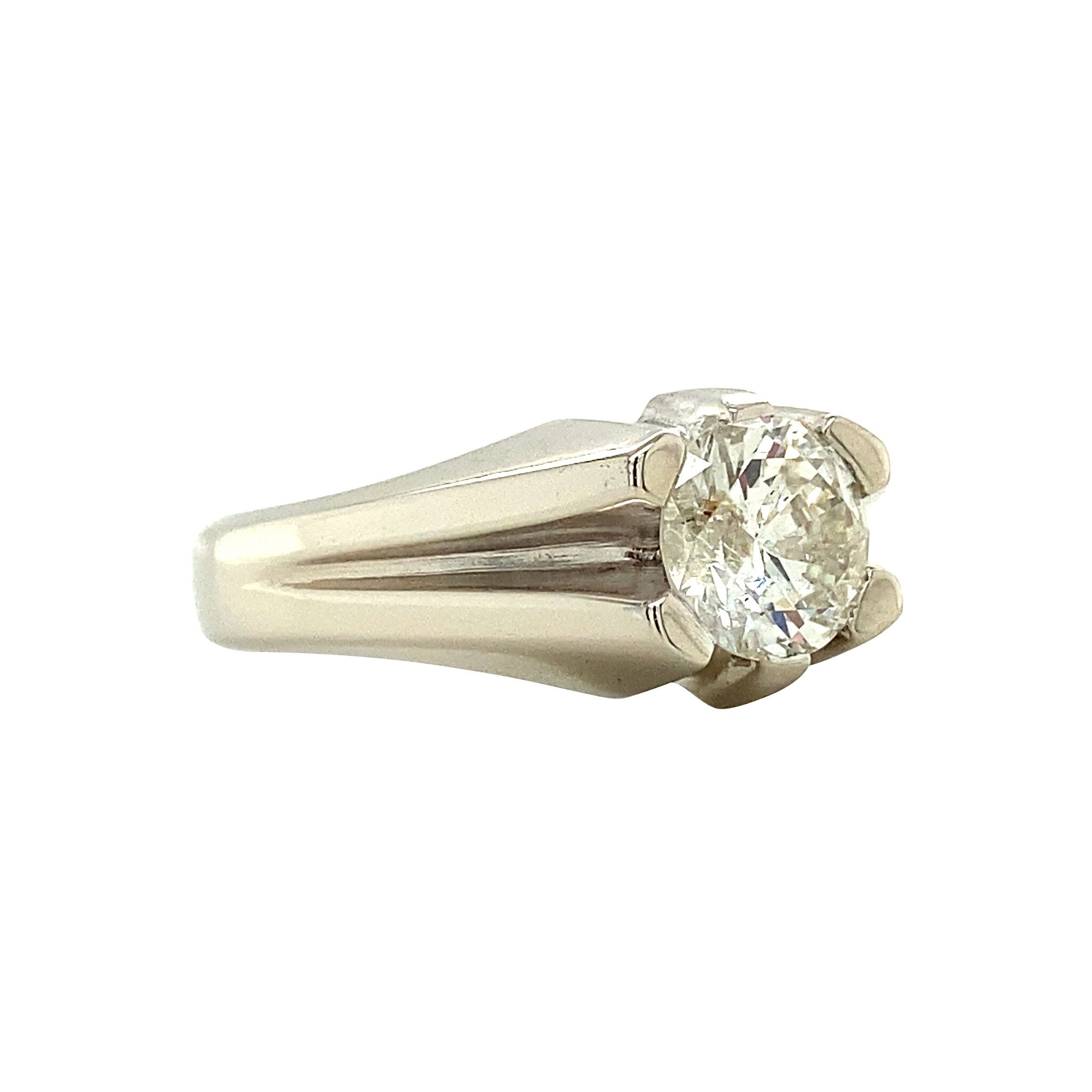 White gold ring with 14 kt diamond