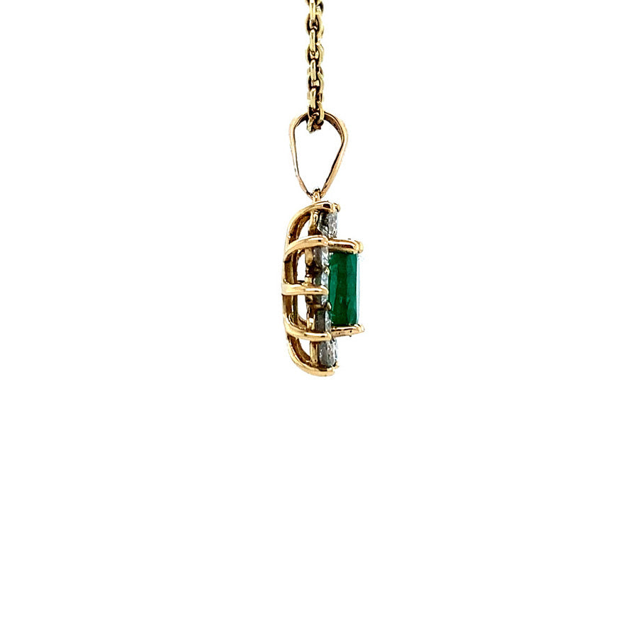 Golden entourage pendant with diamond and emerald 14 karat* New