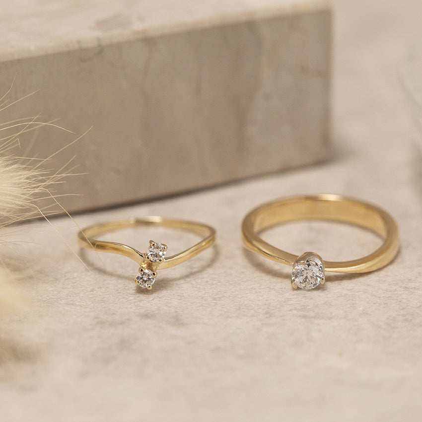 Gold solitaire ring with diamond 18 karat