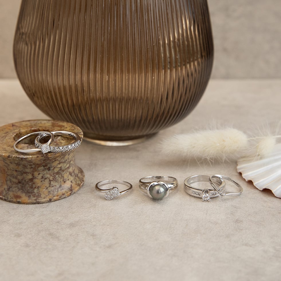 White gold ring with diamond 14 karat