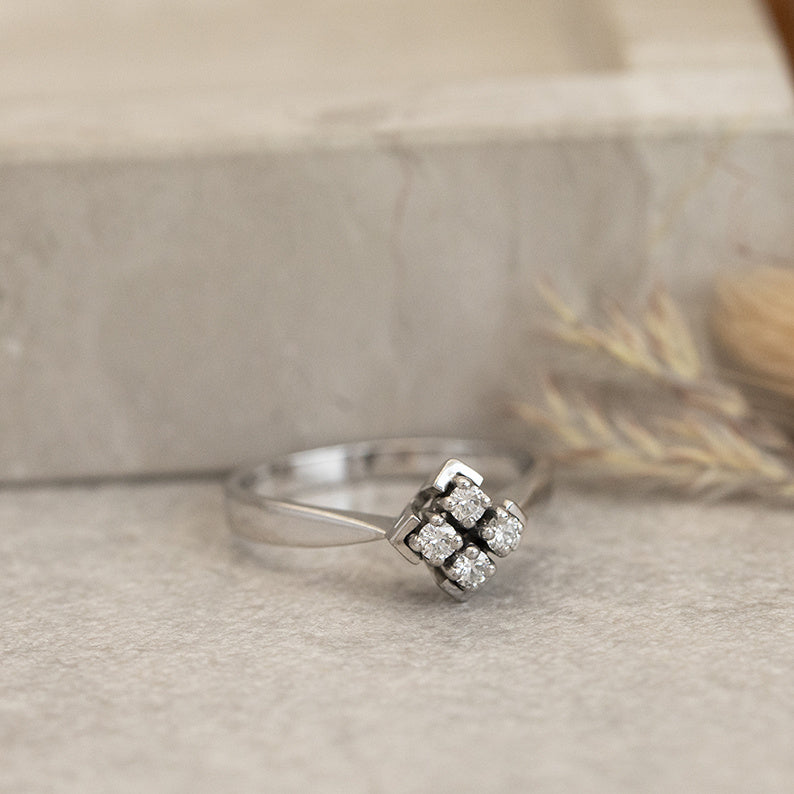 White gold ring with diamond 14 karat