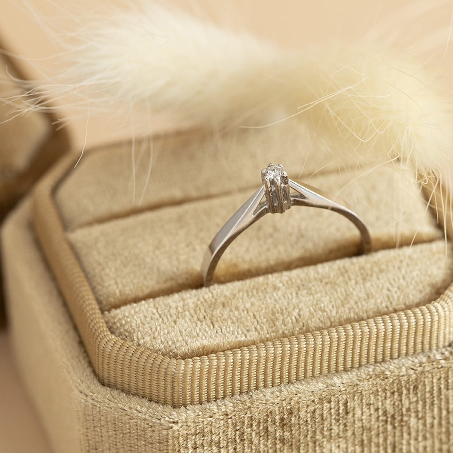 White gold solitaire ring with diamond 14 karat *new