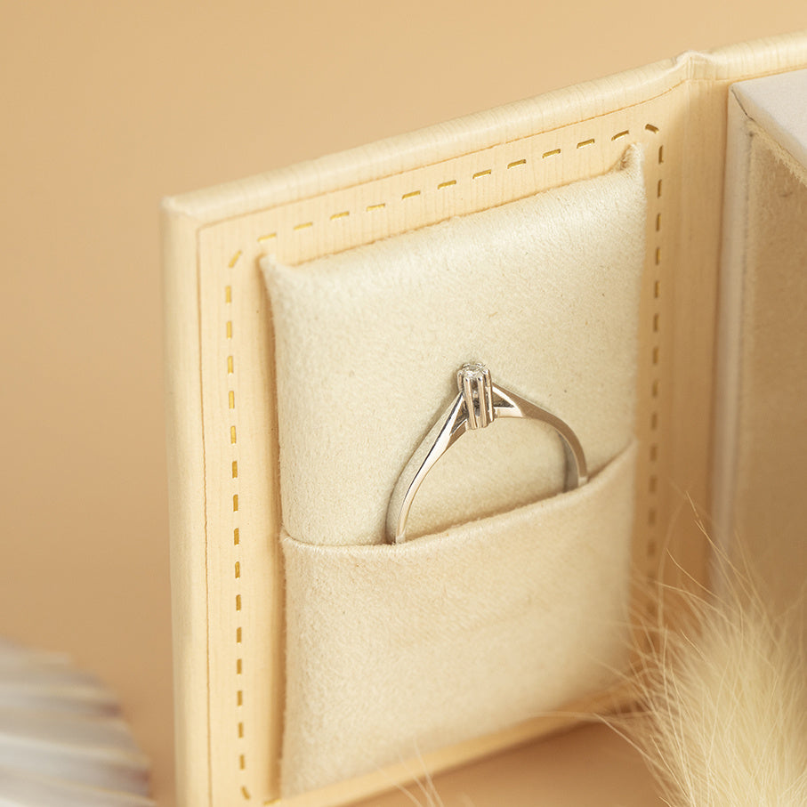 White gold solitaire ring with diamond 14 karat *new