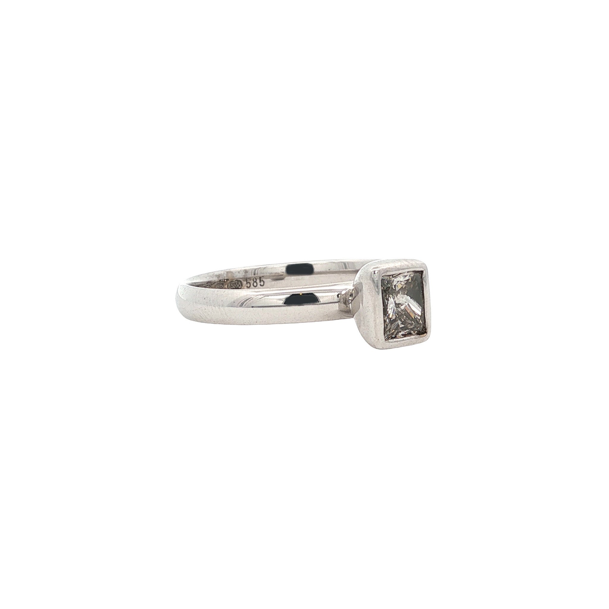 White gold ring with diamond 14 karat