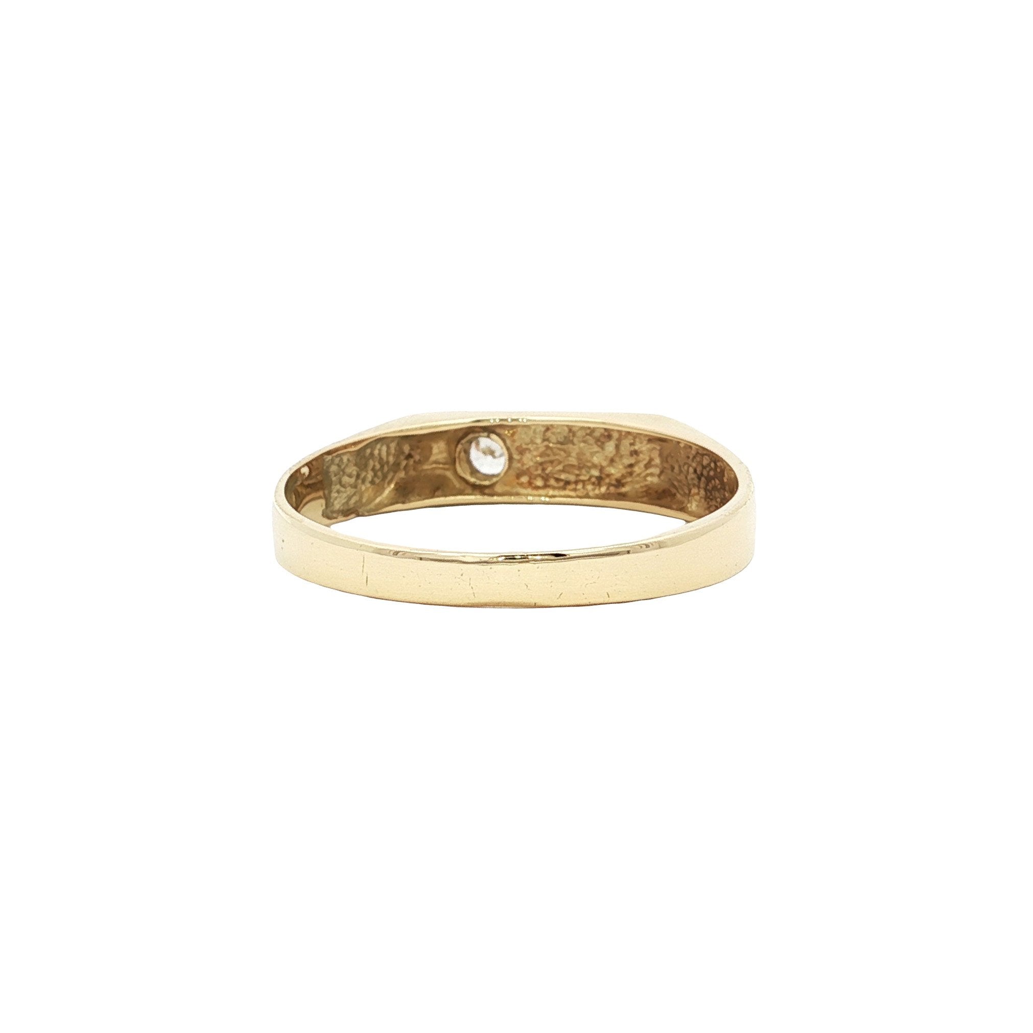 Gold signet ring with zirconia 14 karat