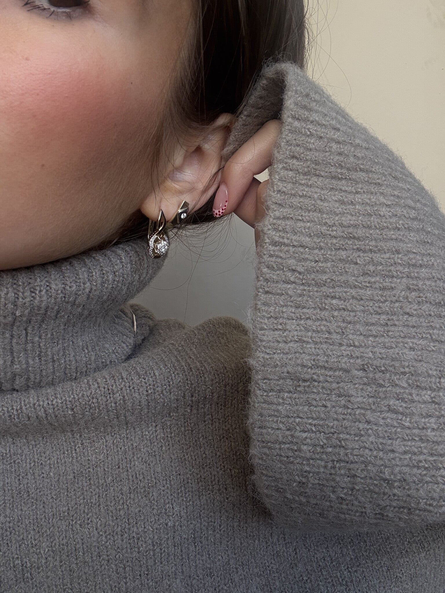 Gold ear jewelry with diamond 14 karat