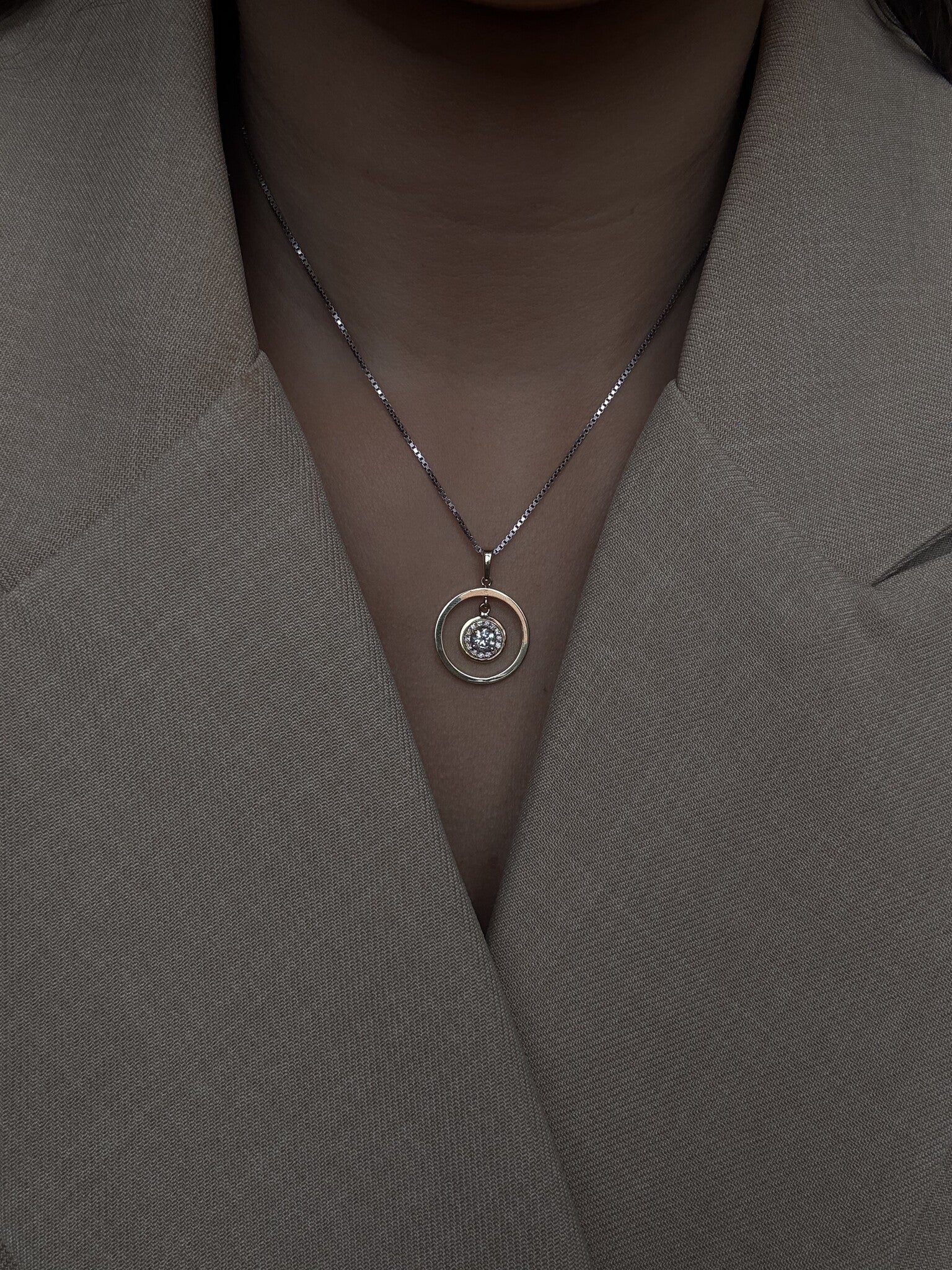 Gouden hanger met diamant 14 karaat