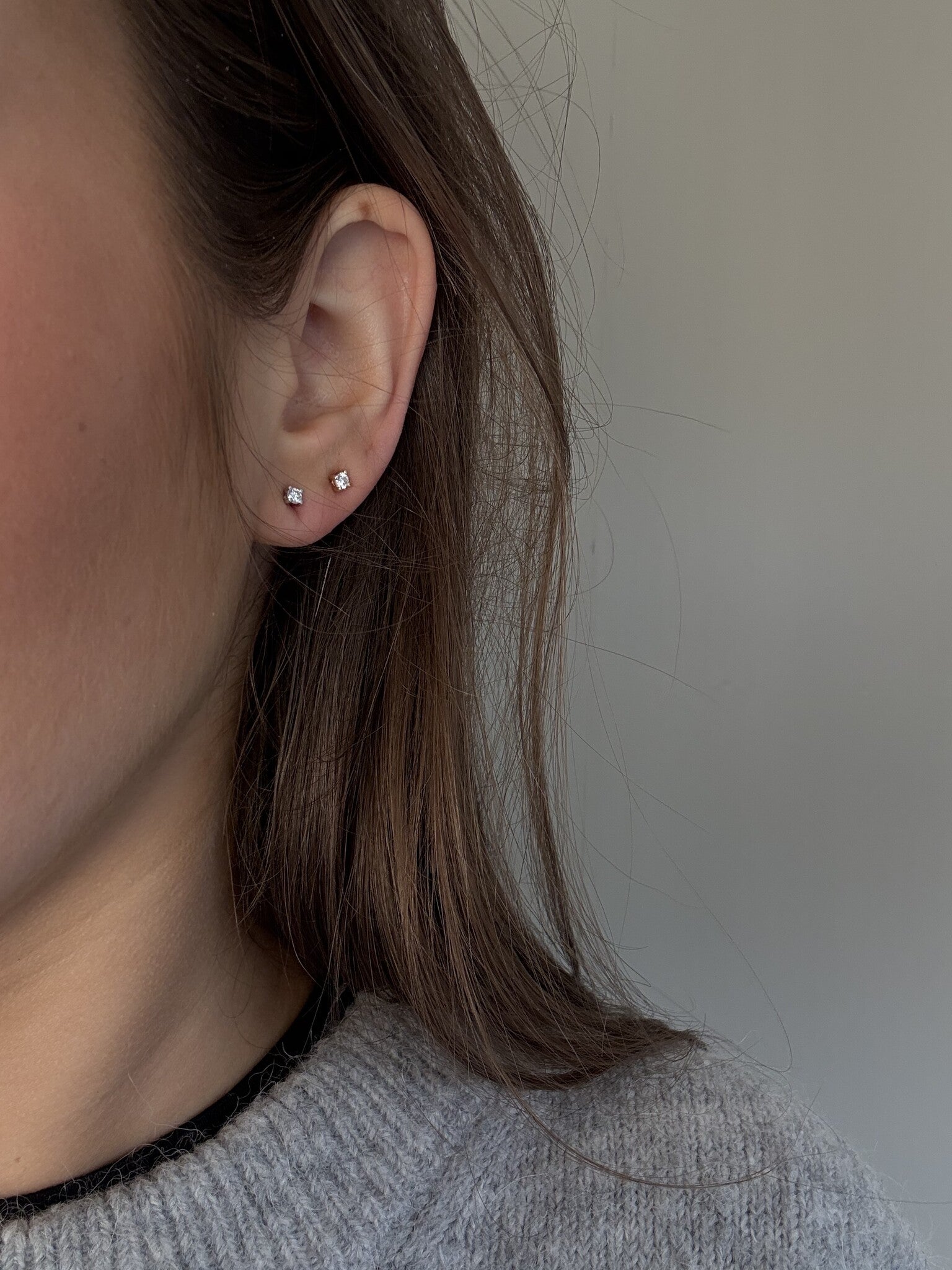 Gold solitaire stud earrings with diamond 14 karat*new