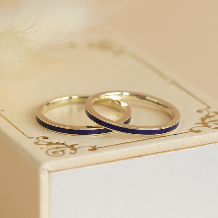 Gouden ring met blauw emaille 14 karaat