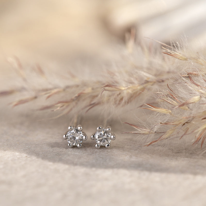 White gold solitaire stud earrings with diamond 18 kt* new