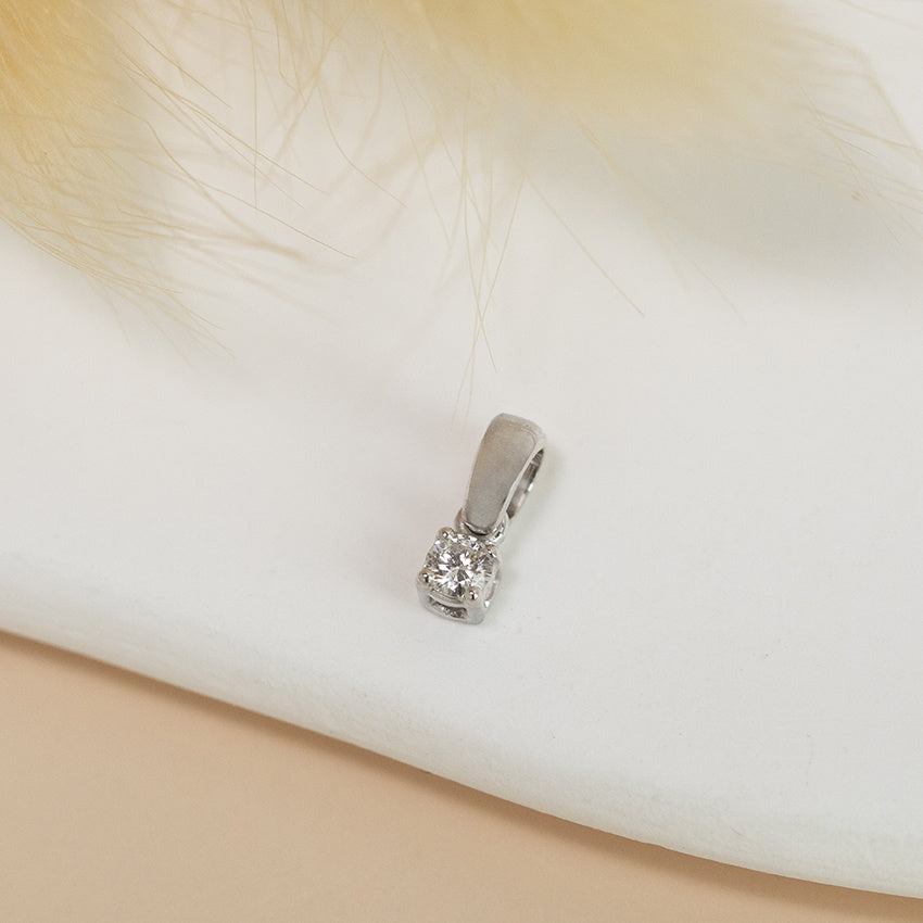 White gold solitaire pendant with diamond 18 karat* new