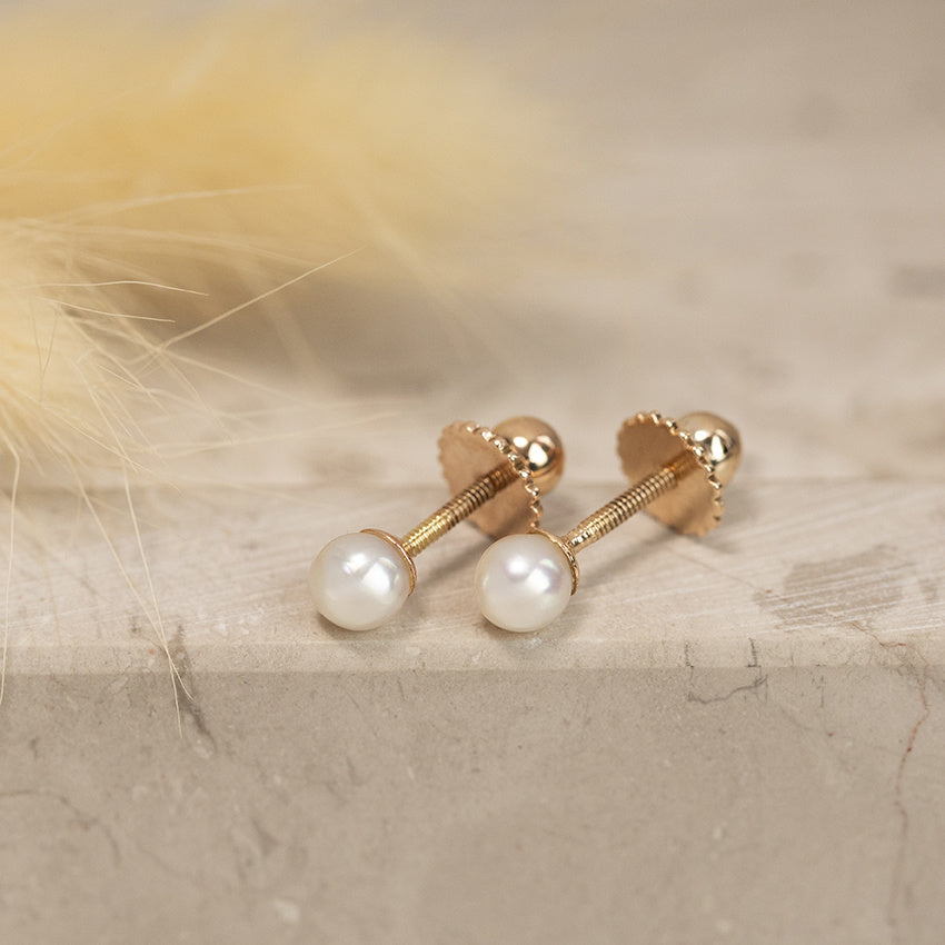 Stud earrings with pearl 13 karat