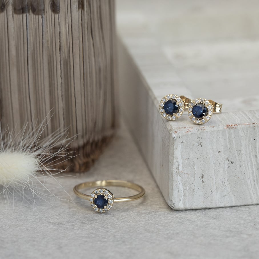 Gold entourage ring with sapphire and diamond 14 karat* New