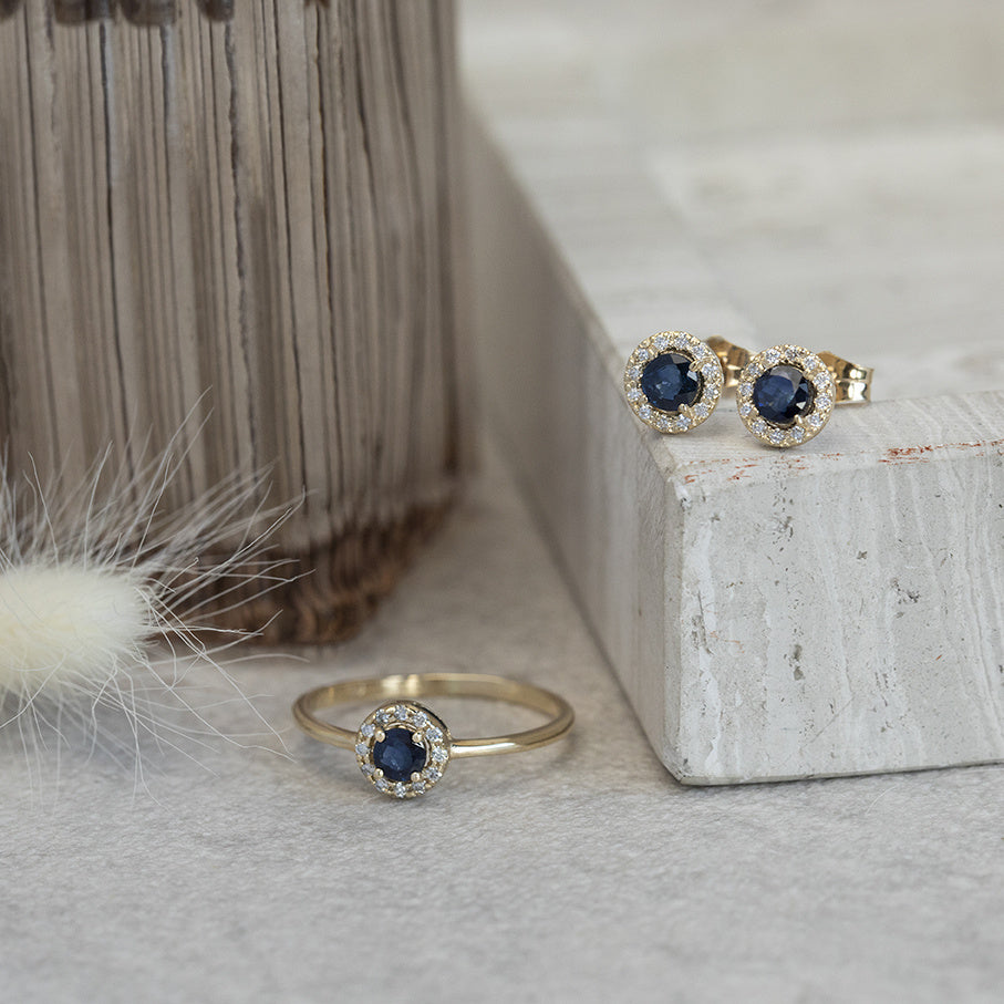 Gouden entourage oorstekers met saffier en diamant 14 karaat* Nieuw