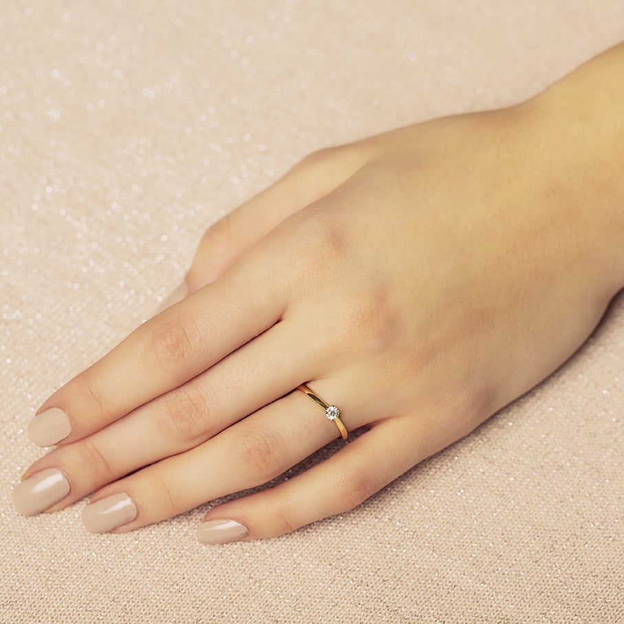 Gold solitaire ring with diamond 14 kt