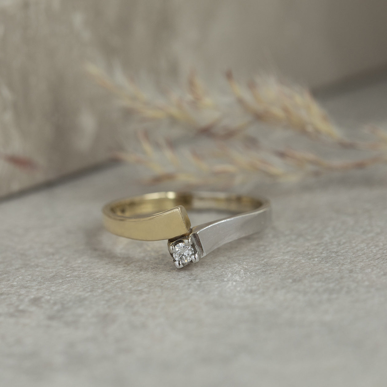 Gold ring with diamond 14 kt