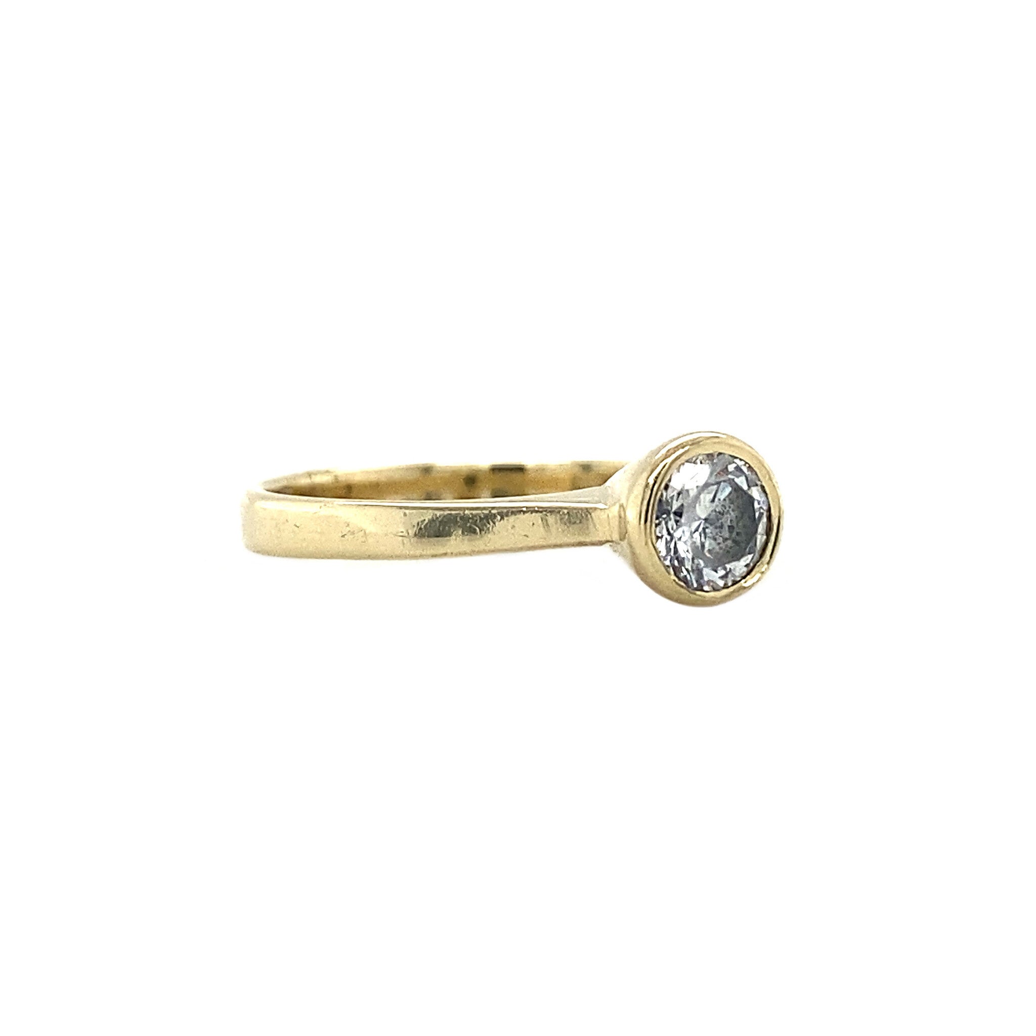 Gold solitaire ring with zirconia 14 kt