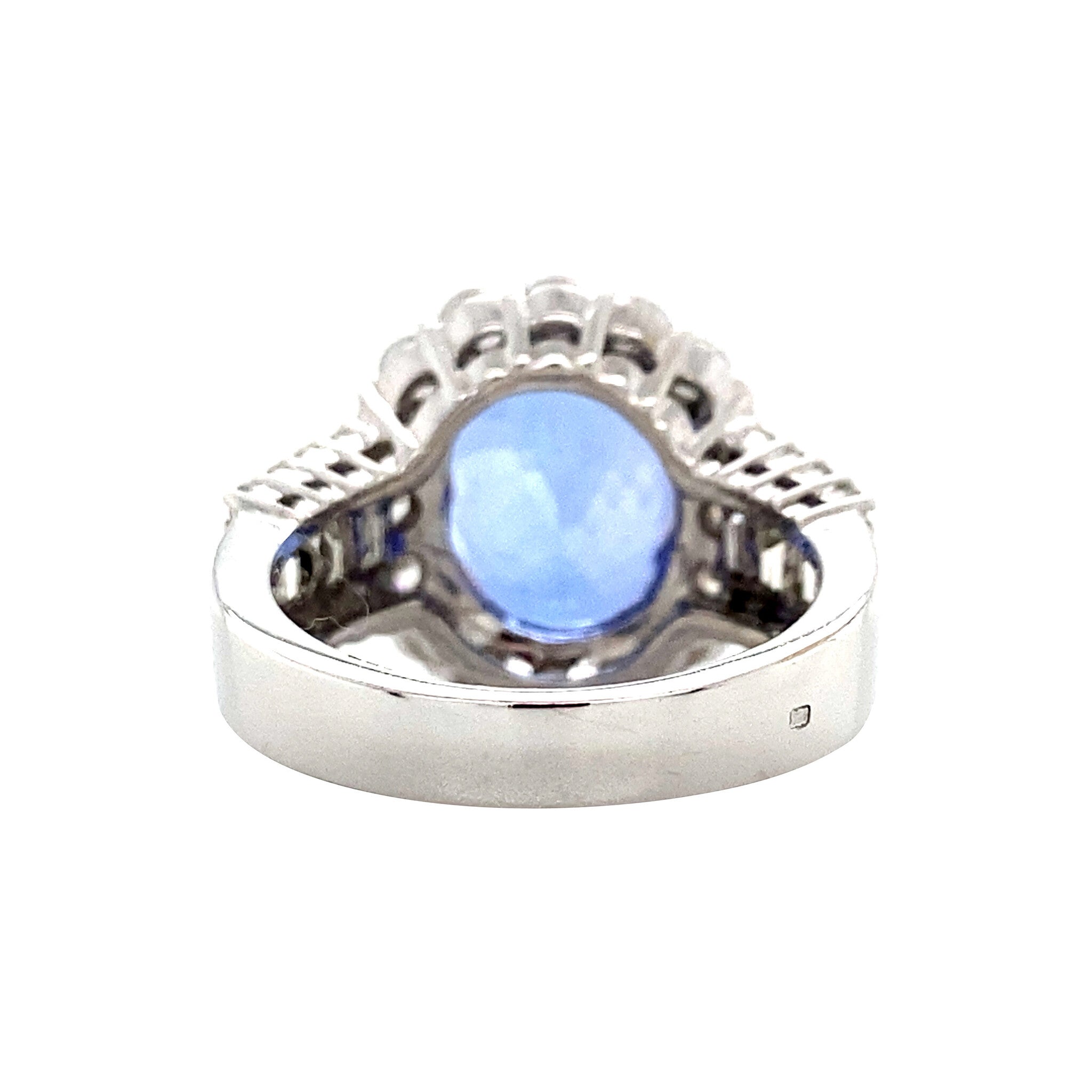 White gold entourage ring with tanzanite and diamond 18 kt