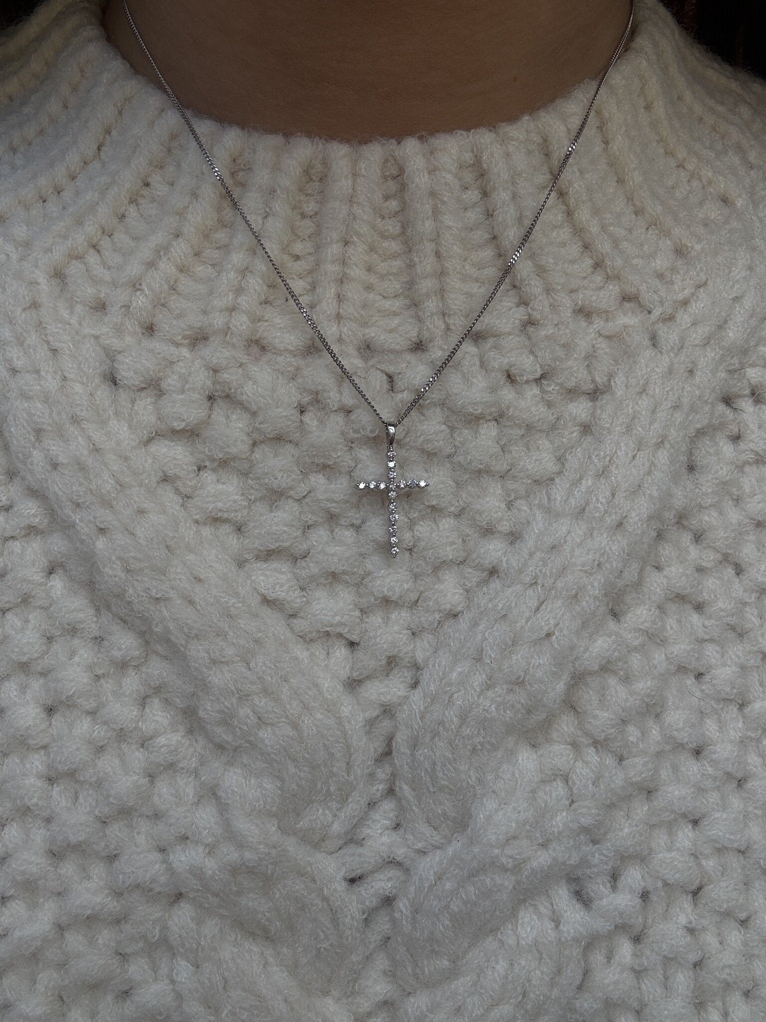 White gold necklace with cross pendant 40.5 cm 14 karat