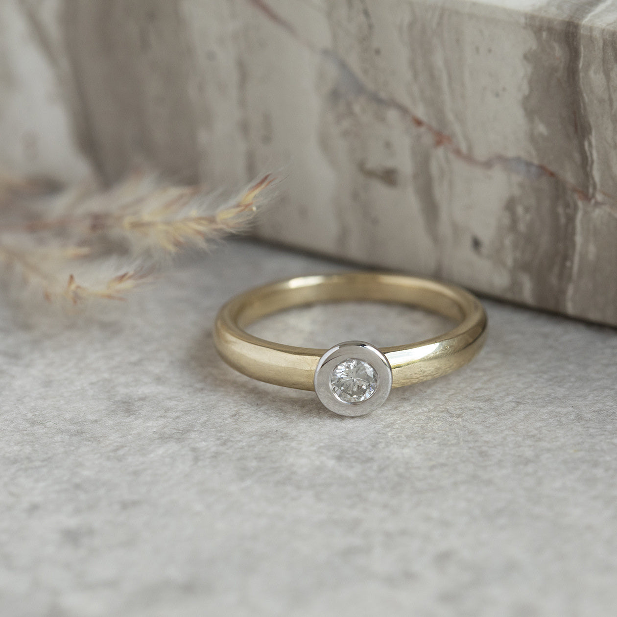 Gold solitaire ring with diamond 14 kt* new