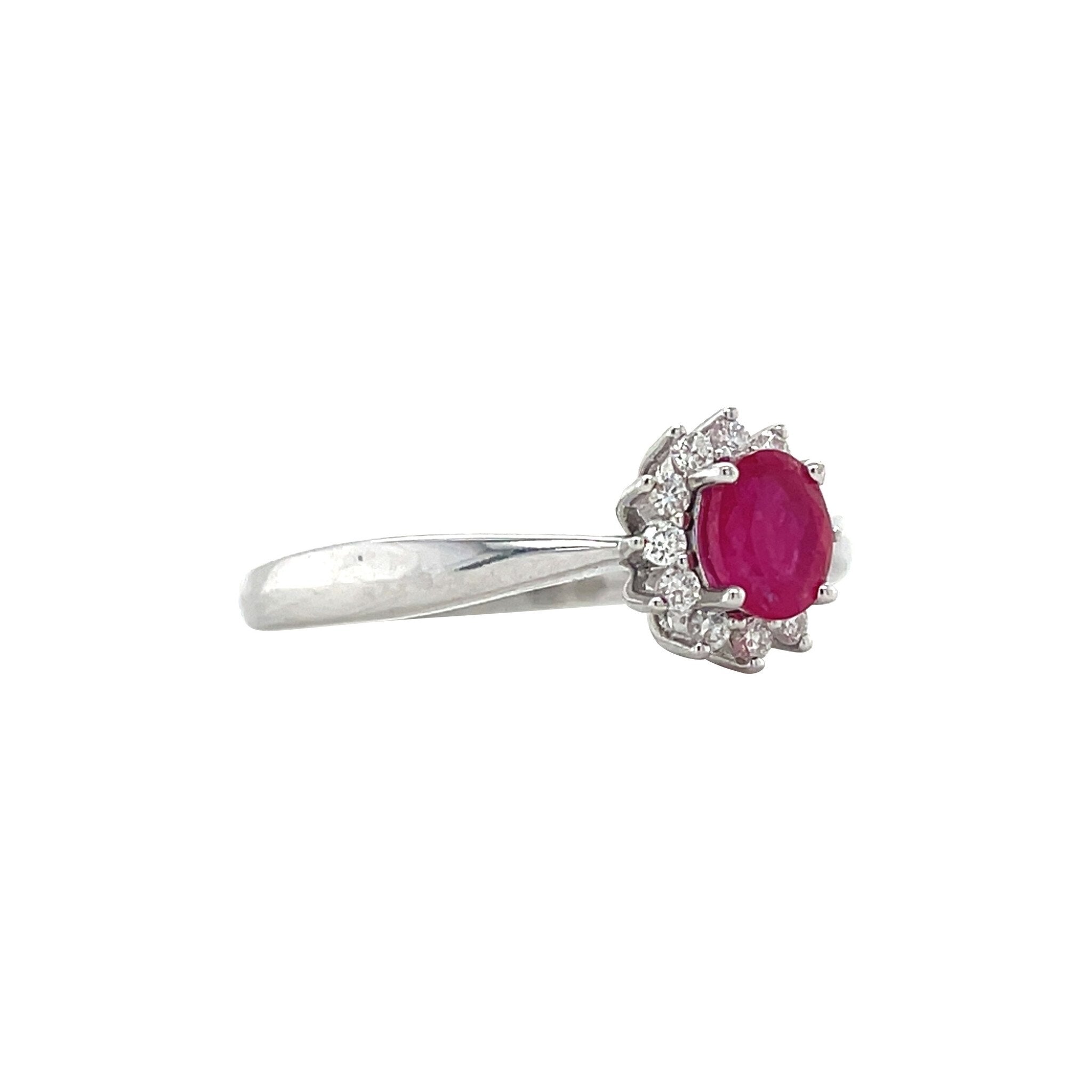 White gold entourage ring with ruby and diamond 14 kt