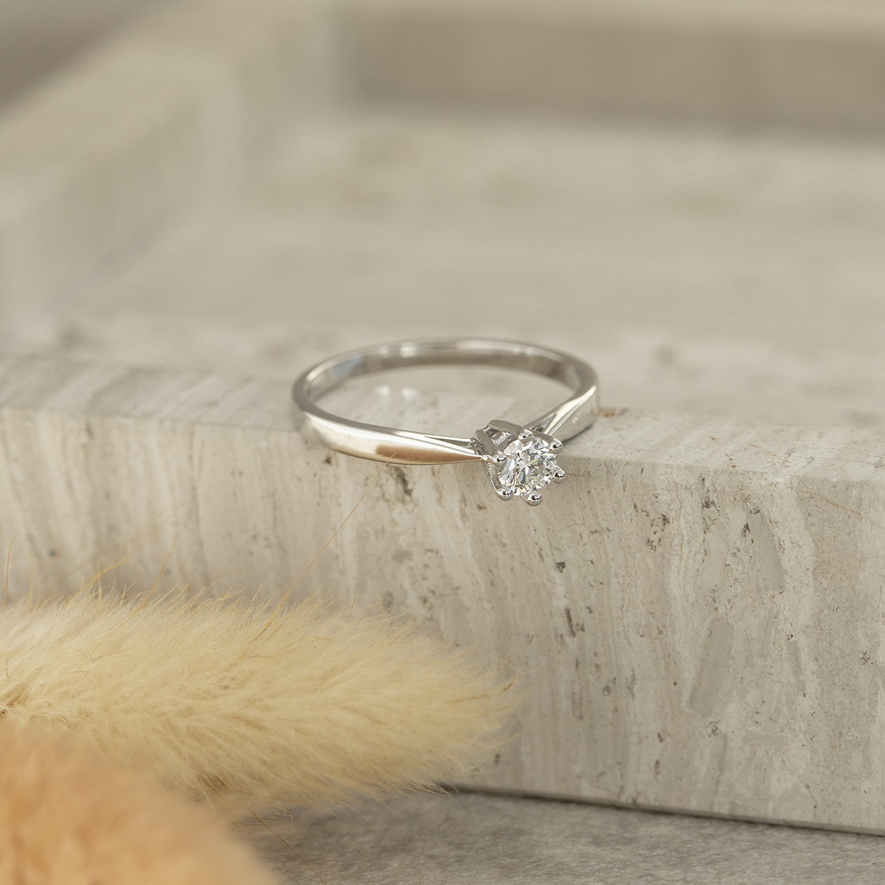 White gold solitaire ring with diamond 14 kt* new