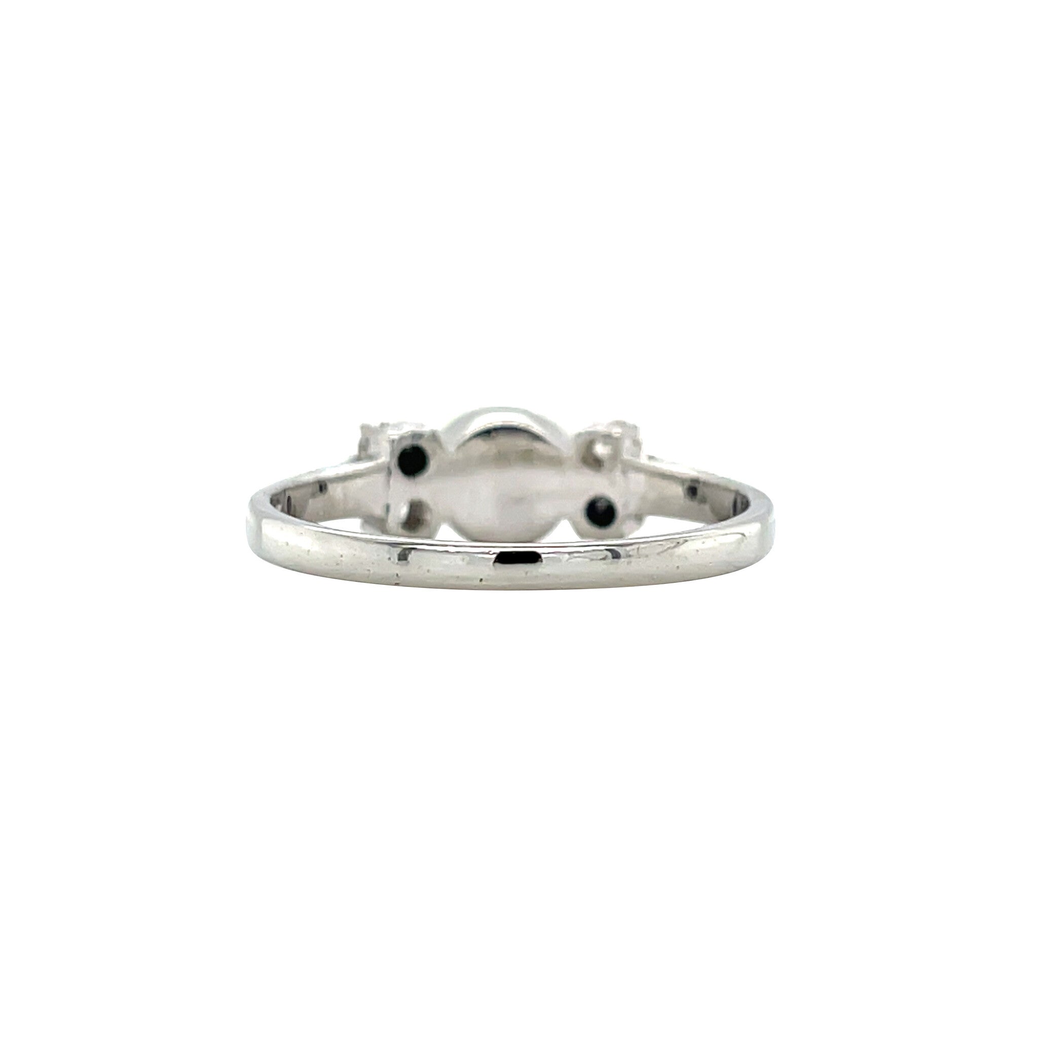 White gold ring with pearl and diamond 14 kt