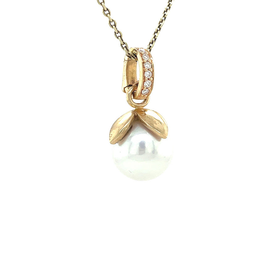 Gold pendant with pearl and diamond 14 karat