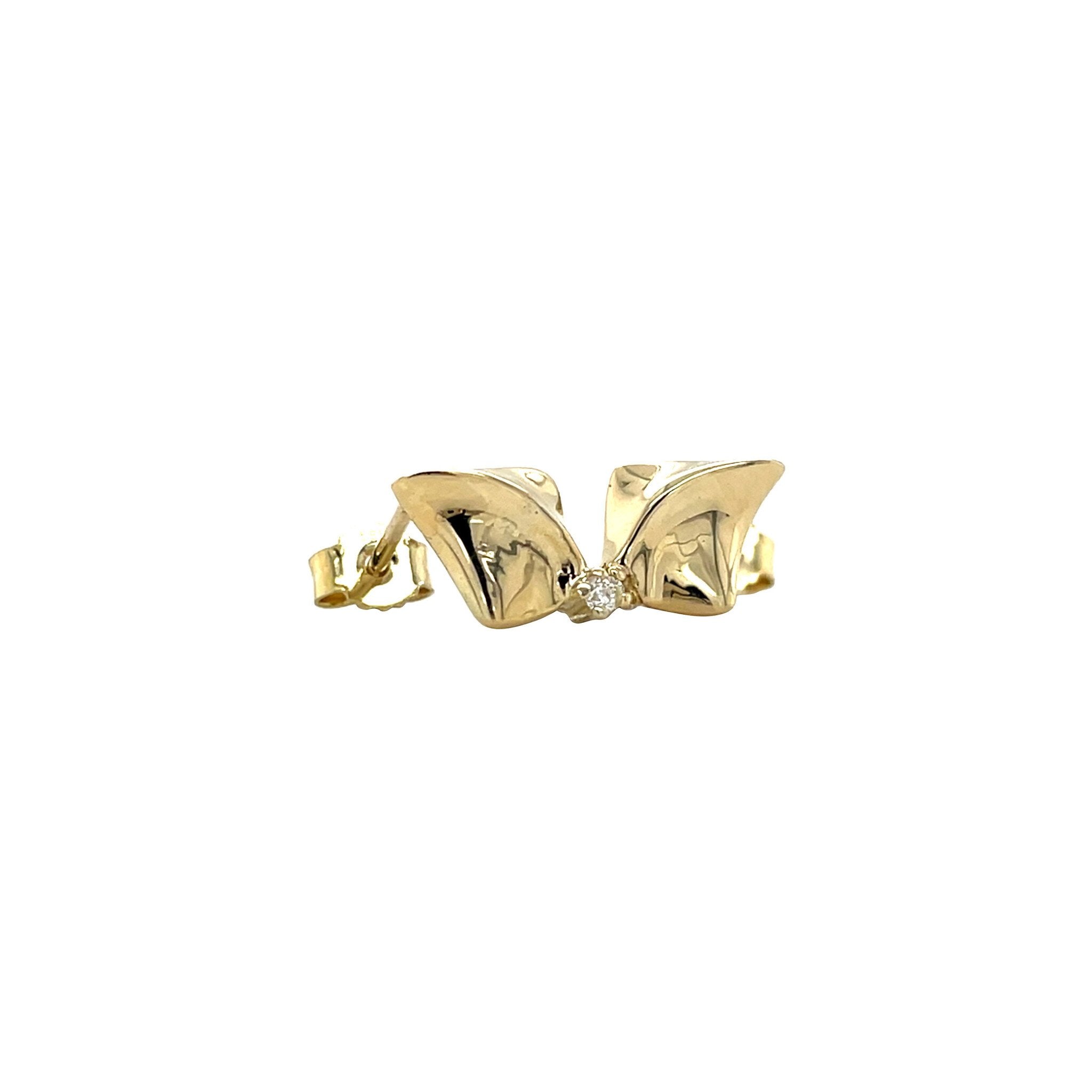 14 karat gold stud earrings with diamond