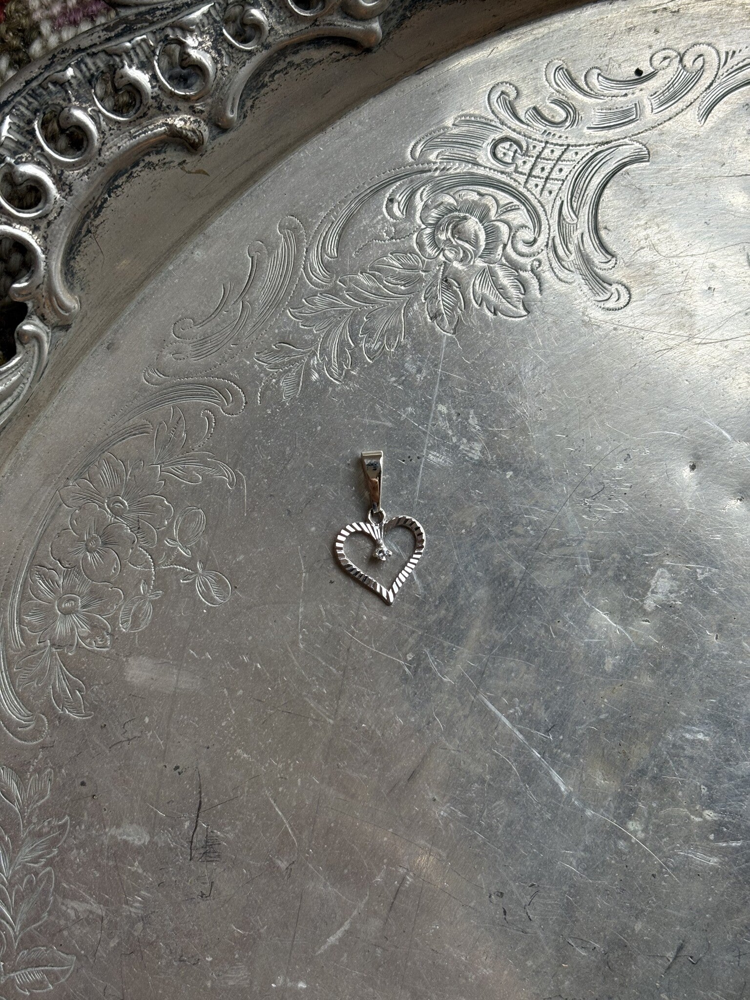 White gold heart pendant with diamond 14 karat