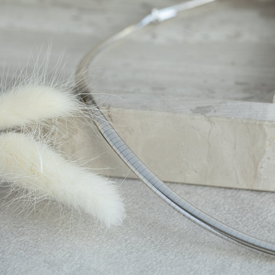 White gold omega necklace 45 cm 14 karat