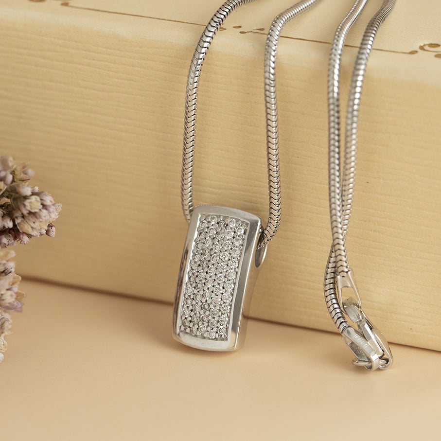 White gold necklace with pendant 43 cm