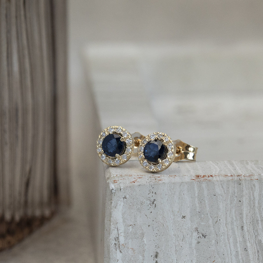 Gold entourage stud earrings with sapphire and diamond 14 karat* New