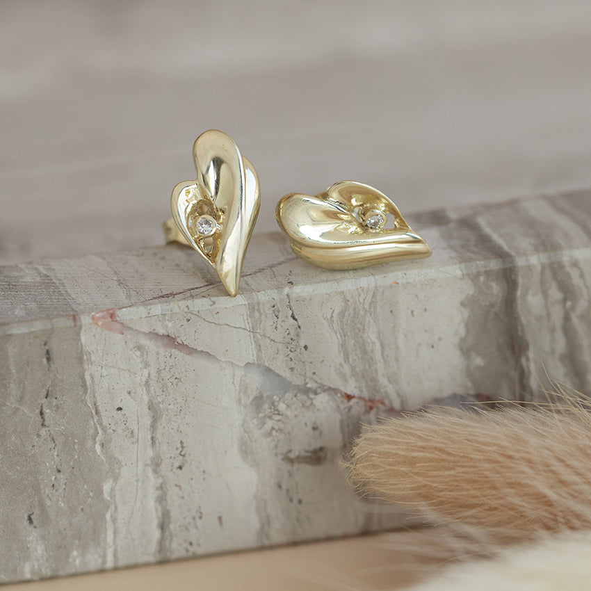 14 karat gold diamond stud earrings
