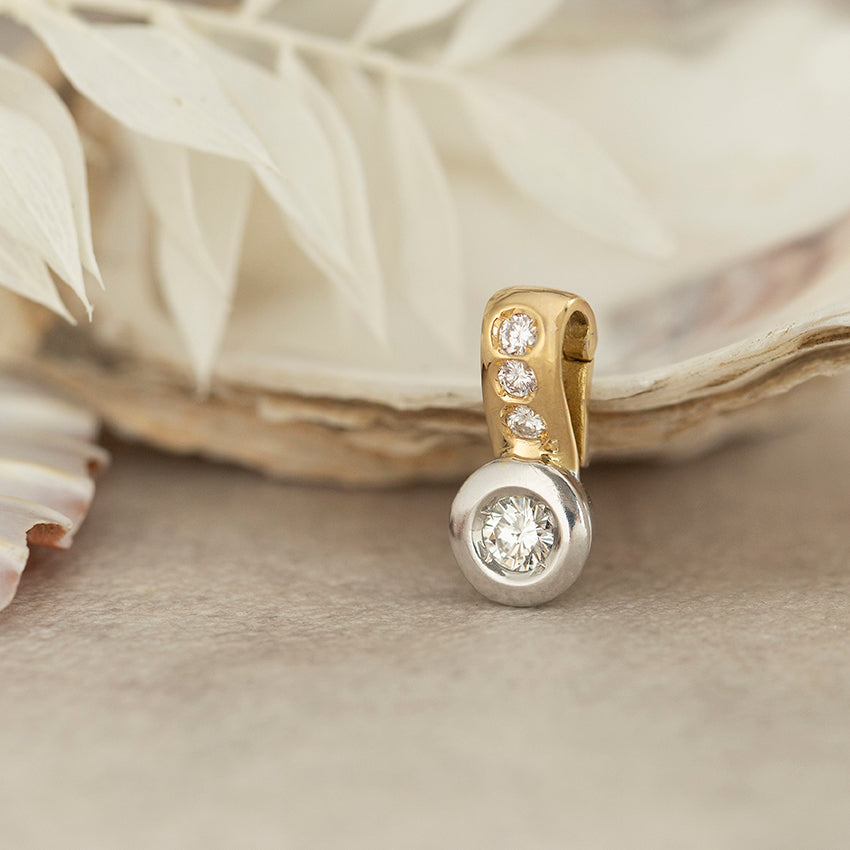 Gouden cliphanger met diamant 18 karaat