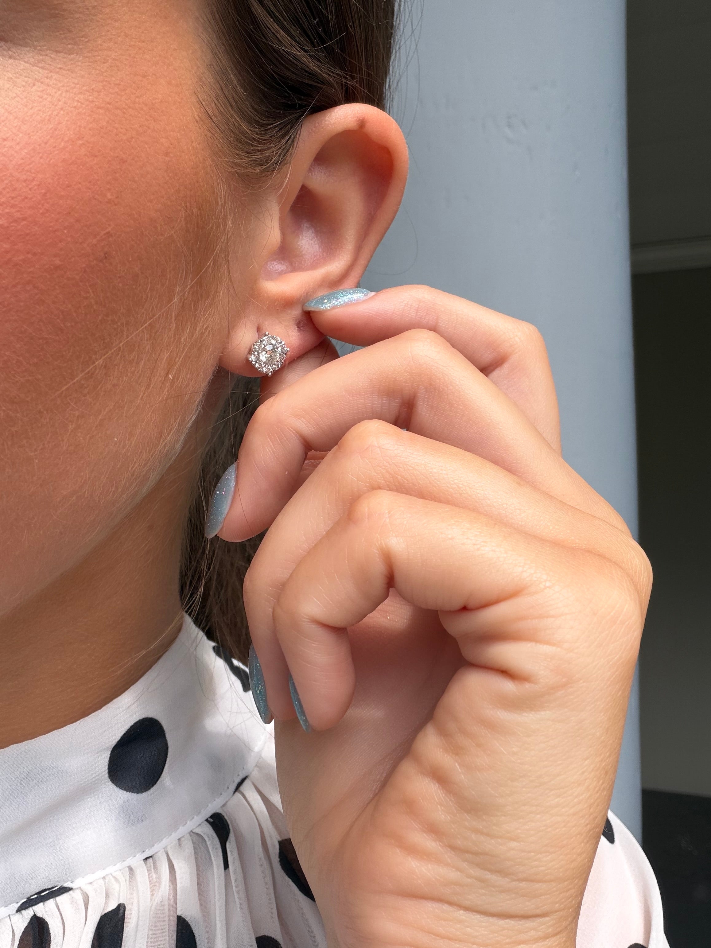 Witgouden oorstekers met diamant 14 karaat