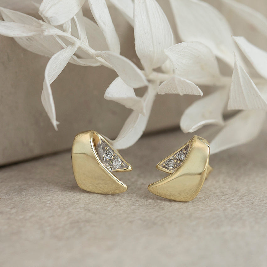 14 karat gold diamond stud earrings