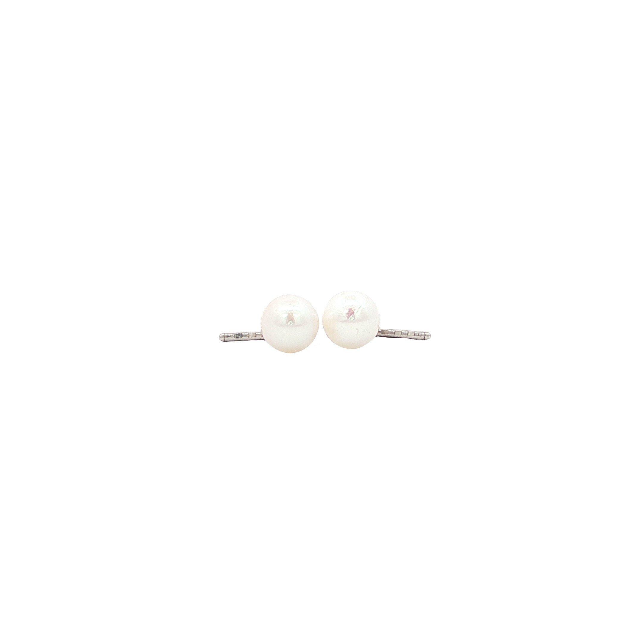 18 karat white gold pearl earrings *new